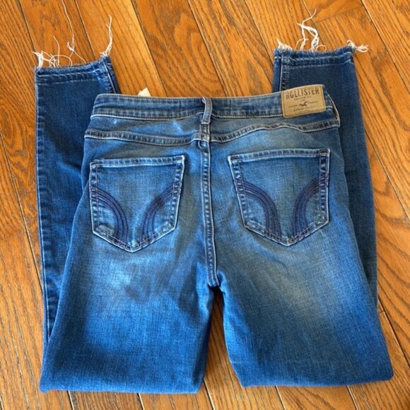 Hollister Crop Highrise - Picture 2 of 4